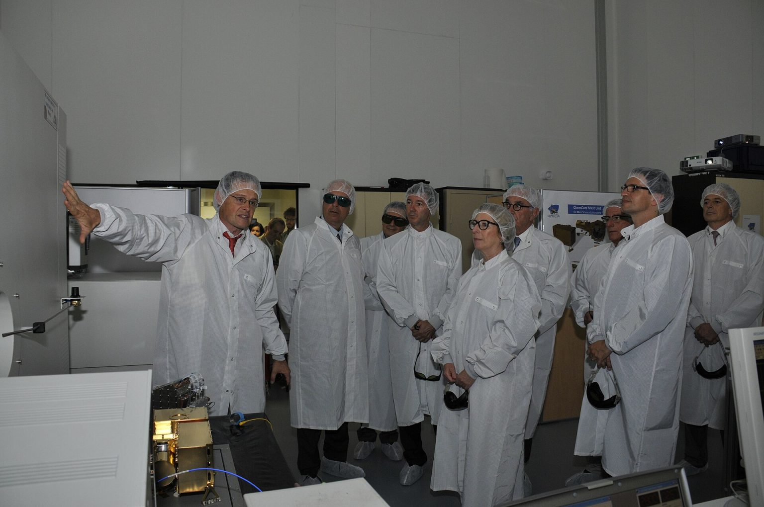 Semiconductor fabrication cleanroom with chip manufacturing equipment