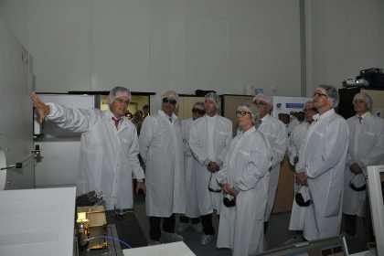 Semiconductor fabrication cleanroom with chip manufacturing equipment