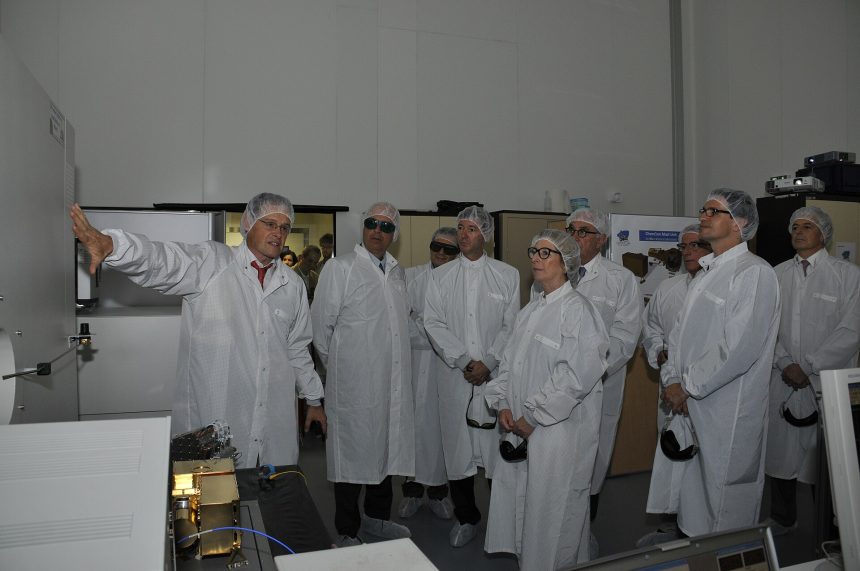 Semiconductor fabrication cleanroom with chip manufacturing equipment
